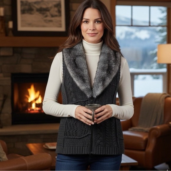 Chico’s Black Knit‎ Sweater Vest w/ Faux Fur Collar Size 0 (S) - Picture 1 of 11